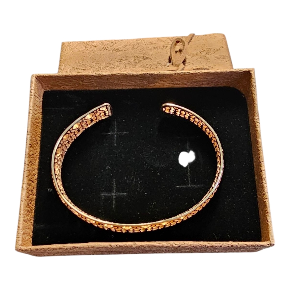 KENDRA SCOTT Tiana/Uma Elegant Gold Filigree Asymmetrical Cuff Bracelet - Picture 3 of 5